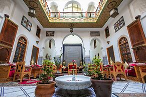 Room in B&B - Riad Authentic Palace & Spa - Bassatine