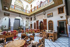 Room in B&B - Riad Authentic Palace & Spa - Bassatine