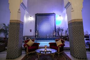 Room in B&B - Riad Authentic Palace & Spa - Bassatine