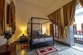 Room in B&B - Riad Authentic Palace & Spa - Suite Al Ambra