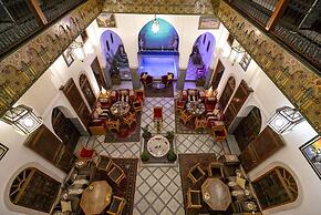 Room in B&B - Riad Authentic Palace & Spa - Suite Al Ambra
