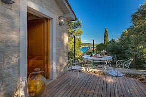 Holiday House in Pula 30 m From the sea