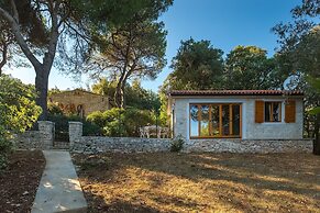 Holiday House in Pula 30 m From the sea