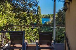 Holiday House in Pula 30 m From the sea