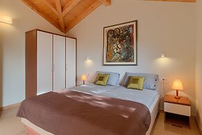 Holiday House in Pula 30 m From the sea