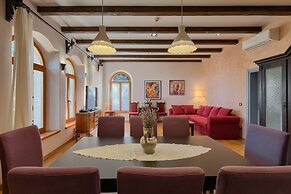 Holiday House in Pula 30 m From the sea