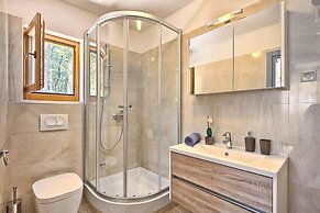 Holiday House in Pula 30 m From the sea