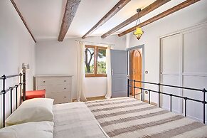 Holiday House in Pula 30 m From the sea