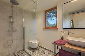 Holiday House in Pula 30 m From the sea