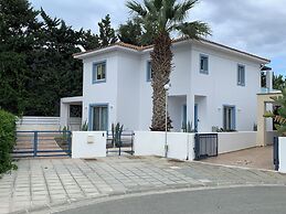 Beachfront Family Holiday Villa Perivolia