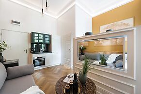 Louvre Studios - LoftAffair