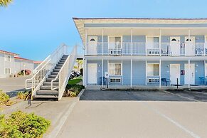 Oak Shores Studio 13