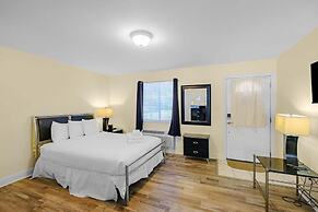 Oak Shores Studio 13