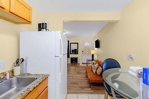 Oak Shores Studio 13