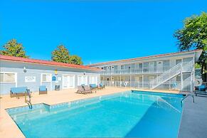 Oak Shores Studio 13