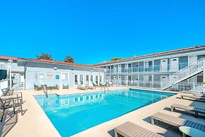 Oak Shores Studio 13