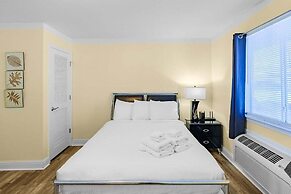 Oak Shores Studio 13