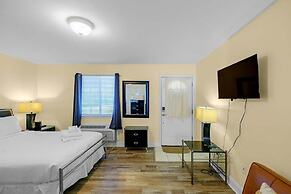 Oak Shores Studio 13