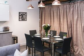 Strawberry Line, Flat 1