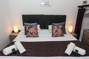 Strawberry Line, Flat 1