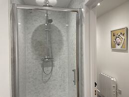 Strawberry Line, Flat 1