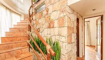 Sacbe by Stella Rentals