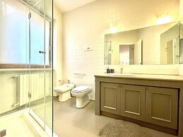 Large modern 2-storey house in the heart of Verona