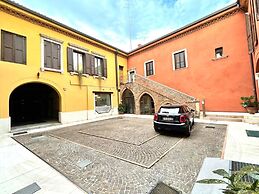 Large modern 2-storey house in the heart of Verona