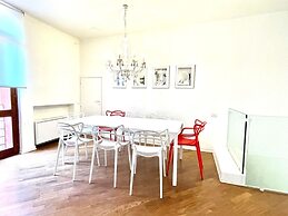 Large modern 2-storey house in the heart of Verona