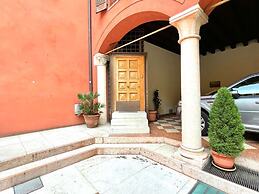 Large modern 2-storey house in the heart of Verona