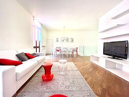 Large modern 2-storey house in the heart of Verona