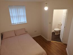 Quiet Residential Area, Within Easy Reach to Town