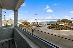 Harbourtown Suites Luxury Condo