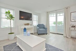 Harbourtown Suites Luxury Condo