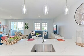 Harbourtown Suites Luxury Condo