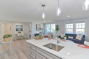 Harbourtown Suites Luxury Condo