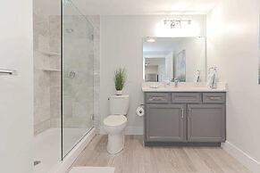 Harbourtown Suites Luxury Condo