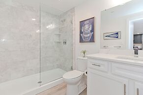 Harbourtown Suites Luxury Condo