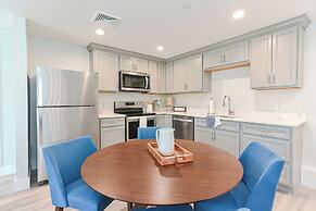 Harbourtown Suites Luxury Condo