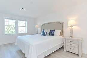 Harbourtown Suites Luxury Condo