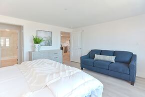 Harbourtown Suites Luxury Condo