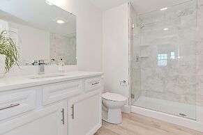 Harbourtown Suites Luxury Condo