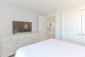 Harbourtown Suites Luxury Condo