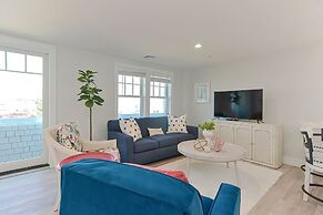 Harbourtown Suites Luxury Condo