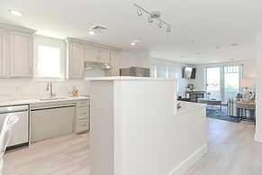 Harbourtown Suites Luxury Condo