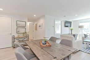 Harbourtown Suites Luxury Condo