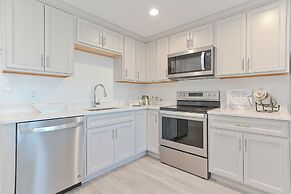 Harbourtown Suites Luxury Condo