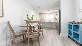 Harbourtown Suites Luxury Condo