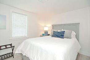 Harbourtown Suites Luxury Condo