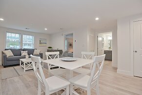 Harbourtown Suites Luxury Condo